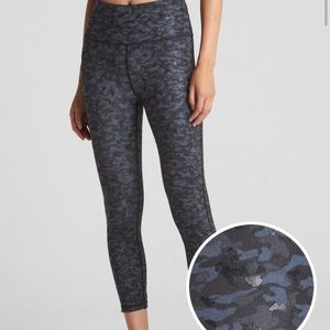 GapFit High Rise Blackout Camo Print 7/8 Legging